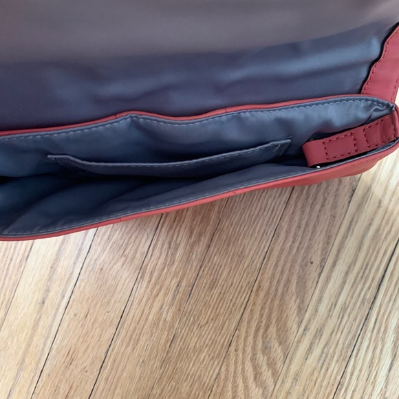 Coach Coral Wristlet/Purse - Picture 4 of 9